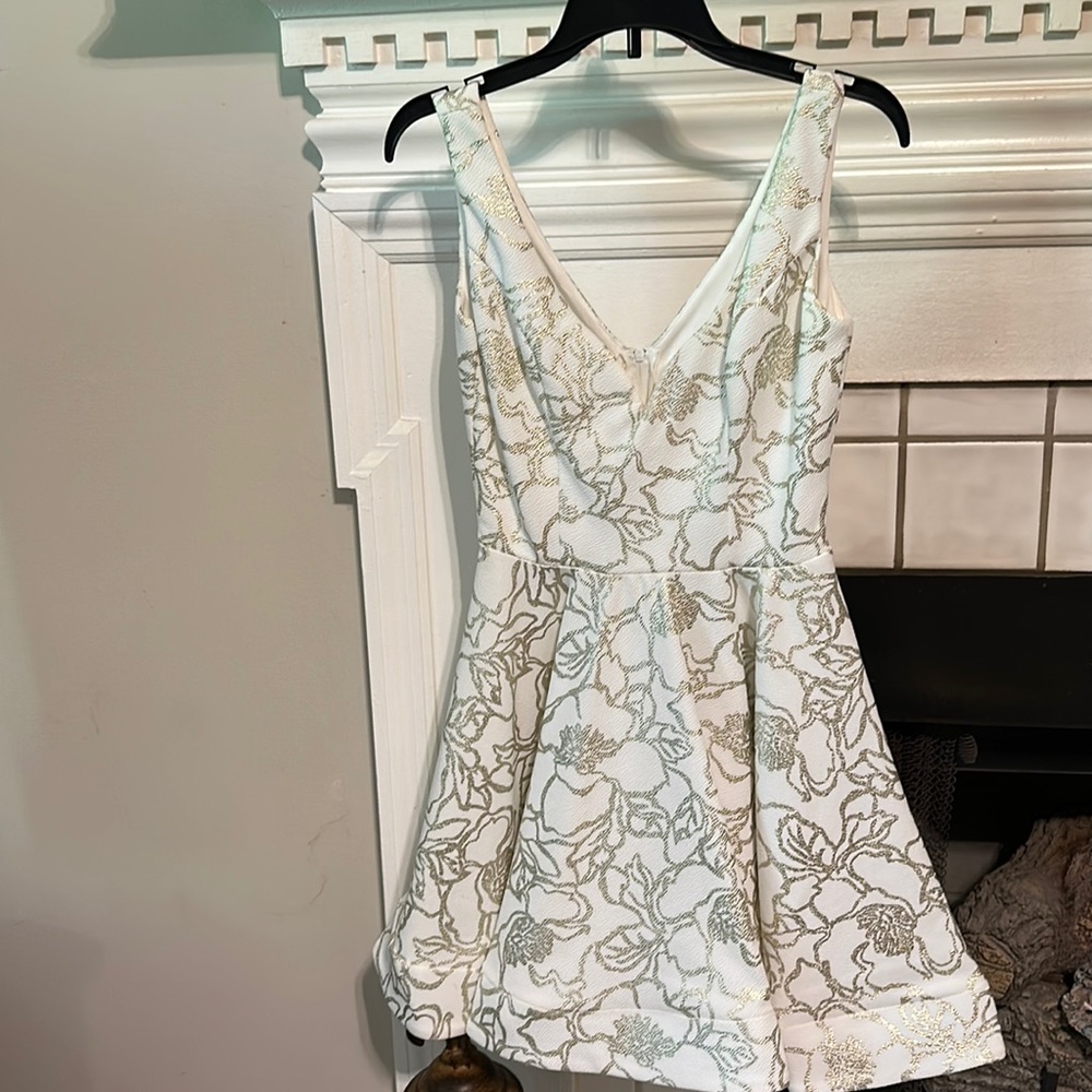 B Darlin party Dress White with Gold Flowers Flowy Size f1 2 Perfect semiformal